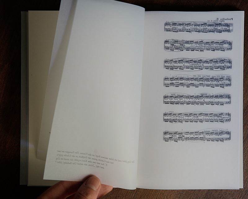 Reprodution Nein, wir stehen! Der Bahnhof fährt.